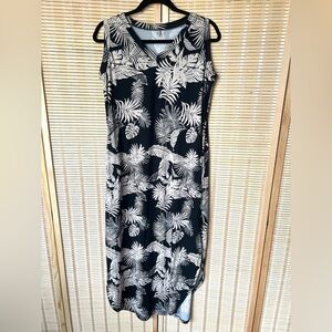 NWOT SIZE M Neutral Leaf Print Maxi Dress